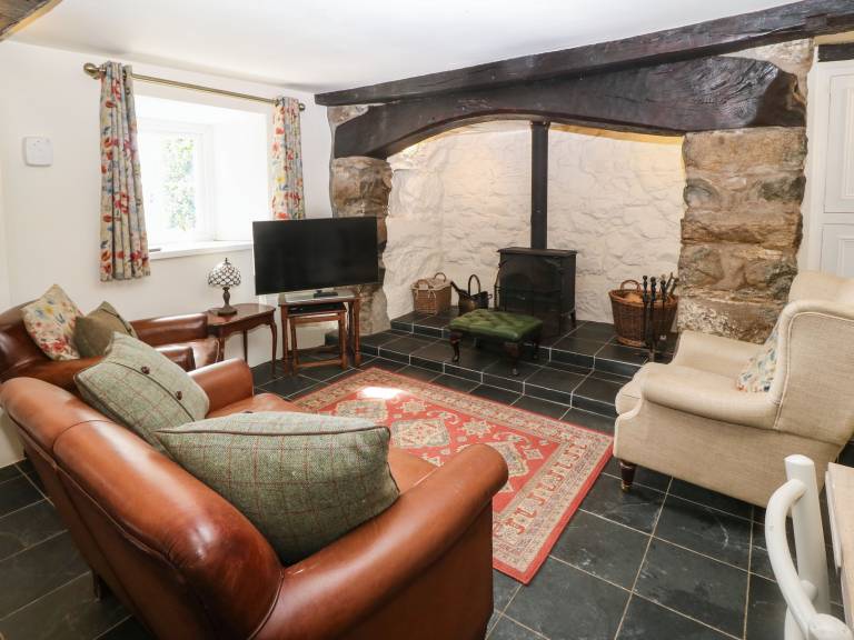 Cottage with garden — photo 4