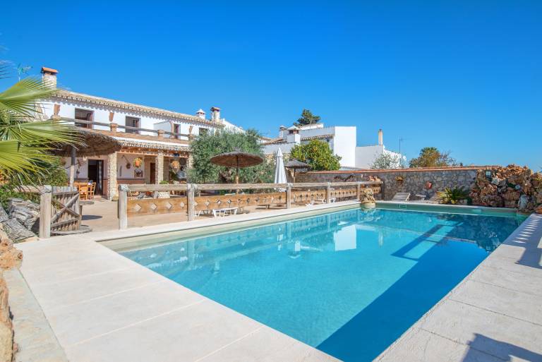 House with garden, private pool & barbeque | Mountain view — photo 4