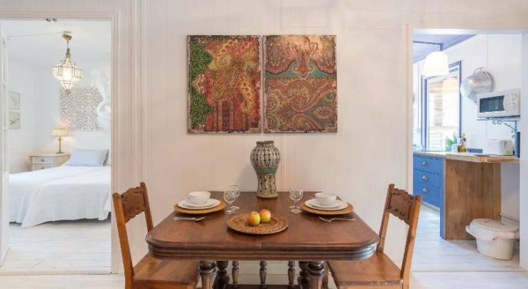 Vacation home with terrace & yard — photo 4
