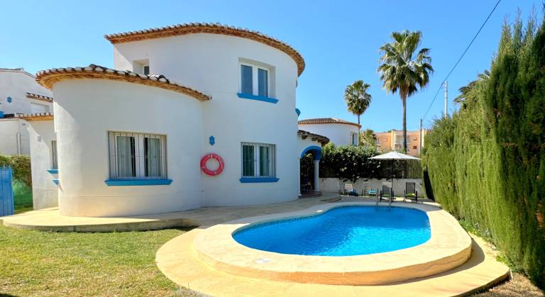 Villa with yard, barbeque & private pool — photo 2