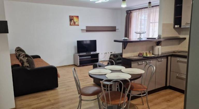 Apartment with jacuzzi — photo 3