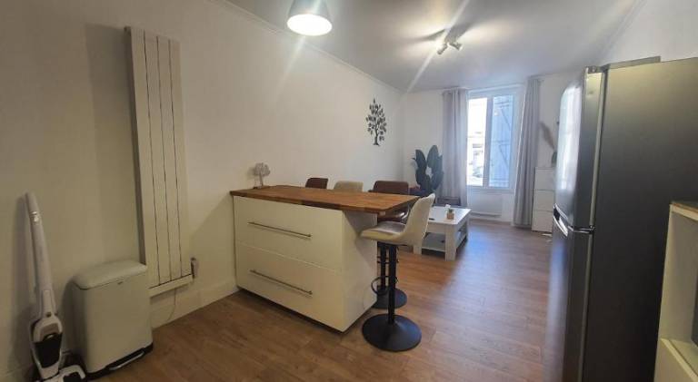 T2 47m2 Cosy & spacieux - proche Gare - Lit Queen Size et NETFLIX - Parking gratuit — photo 2