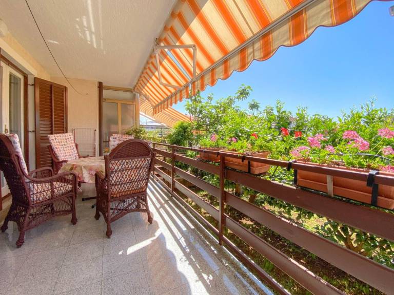 Rental apartment with patio & grill — photo 2