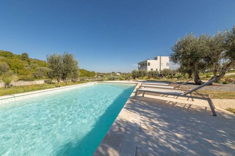Villa with terrace, private pool & garden — photo 3