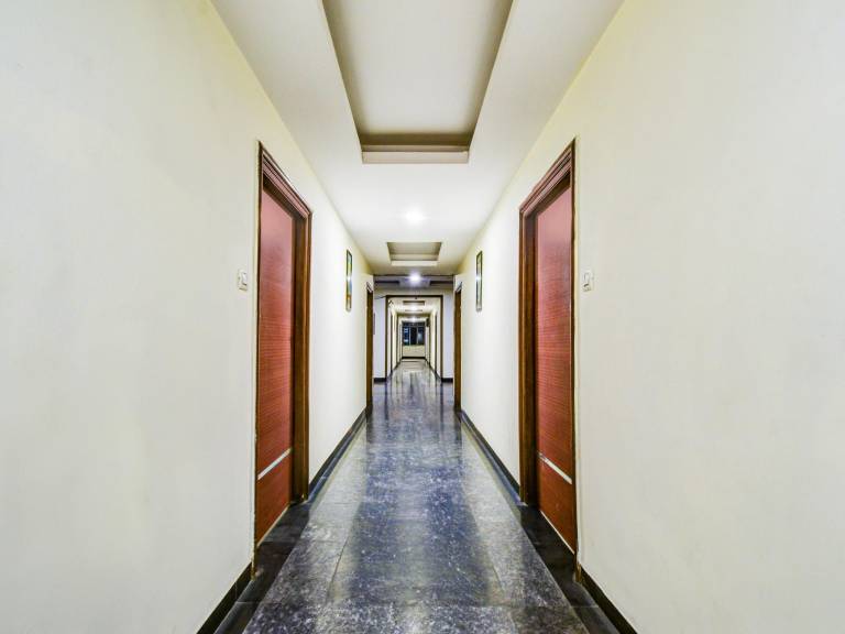 Super Townhouse Red Hills Lakdikapul Formerly Sitara Grand — photo 4