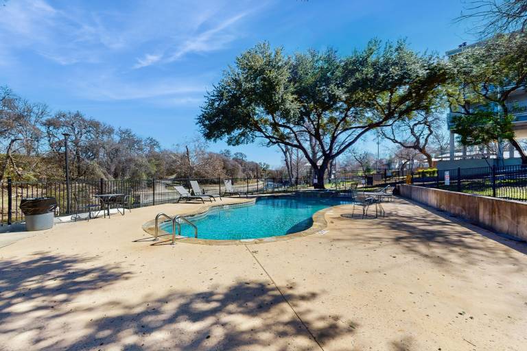 Condo Gruene