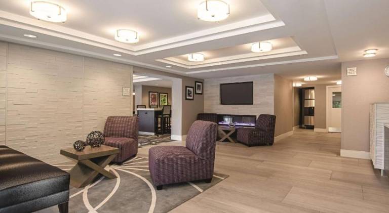La Quinta Inn & Suites by Wyndham Portland DT/Maine Med — photo 2
