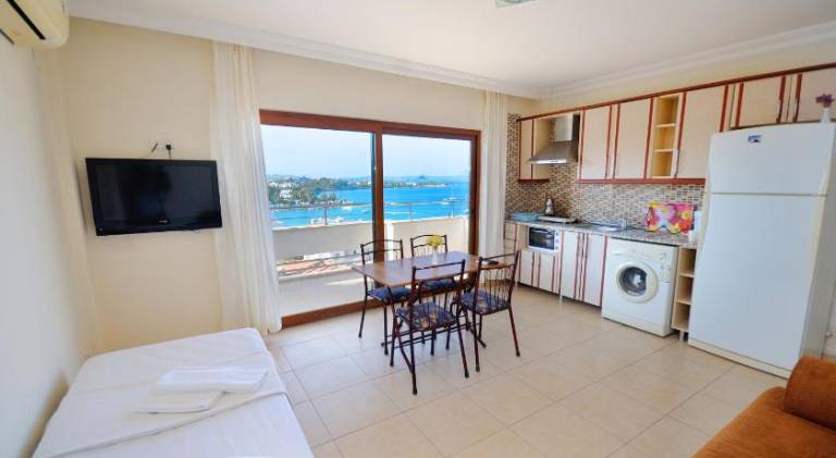 Serviced apartment with patio & garden | Pet-friendly — photo 3