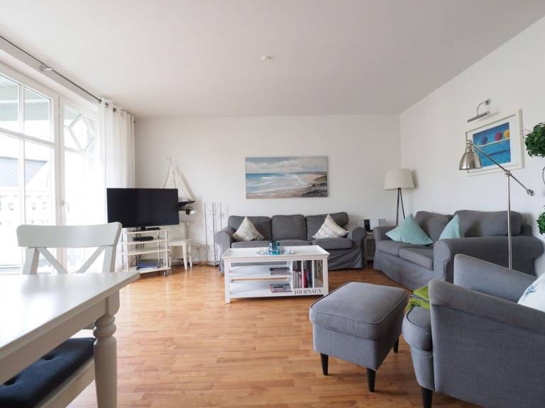 Komfortable Ferienwohnung mit Balkon und Strandnähe in Villa Barbarossa, Kühlungsborn — photo 2