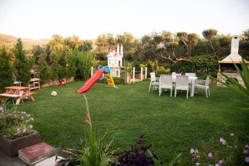 Villa with barbecue, terrace & garden — photo 3