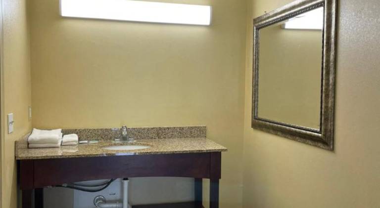 DELUXE INN — photo 4