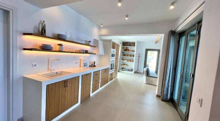 Villa with pool & jacuzzi — photo 4