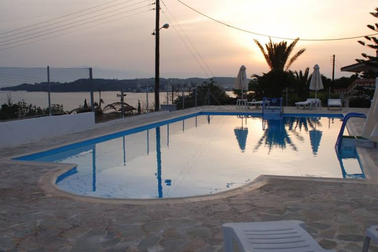 Κατάλυμα  Παραλία Πόρτο Χέλι