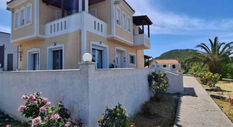 Vacation home with 3 rooms for 9 persons in Samos