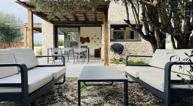 Villa with private pool & patio | Pet-friendly — photo 5