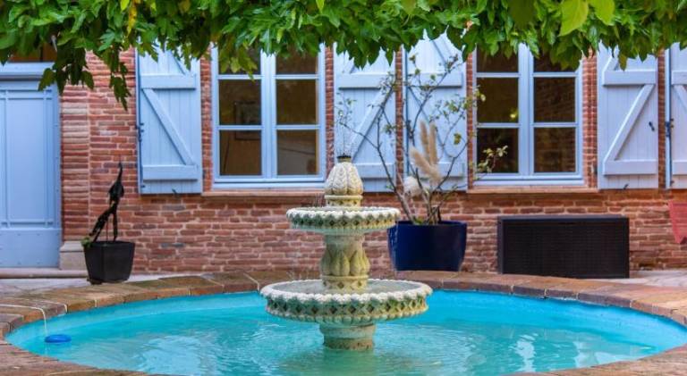 LE PRIEURE - Suites romantiques spa privatif, piscine, jardin, massages proche de Toulouse — photo 3