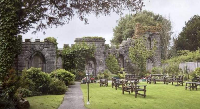 Serviced apartment with patio & garden in Ulverston