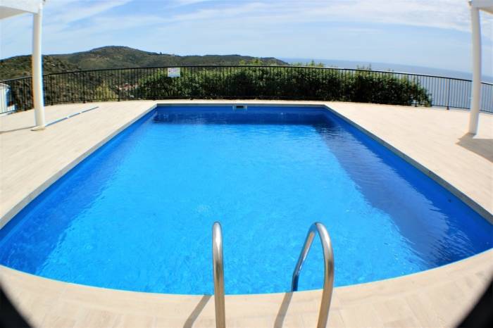 Apartment with pool & patio | Sea view — photo 2