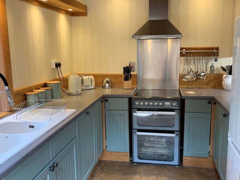 Family-oriented lovely cottage with yard, grill & patio | Pet-friendly — photo 5