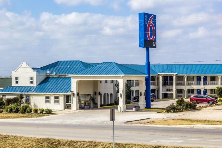 Motel 6 Seguin, TX in Seguin, TX