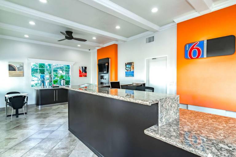 Motel 6 Anaheim, CA — photo 3
