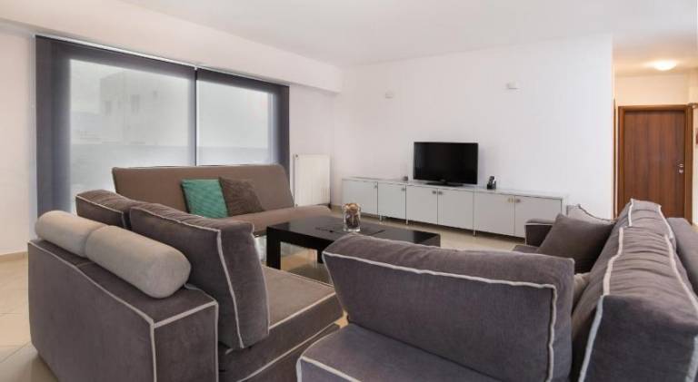 Rental apartment with patio — photo 3