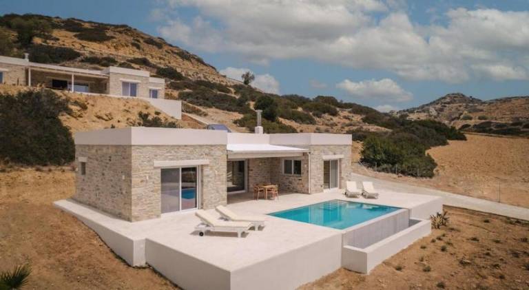Fully equipped villa with patio, yard & private pool | Dogs allowed — photo 4