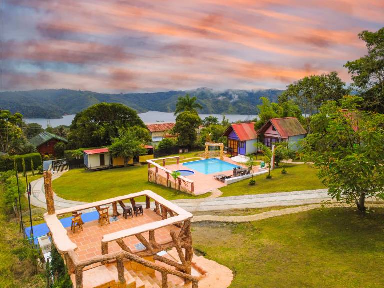 Cabaña Lago · Naturaleza, Piscina y Vista — photo 3