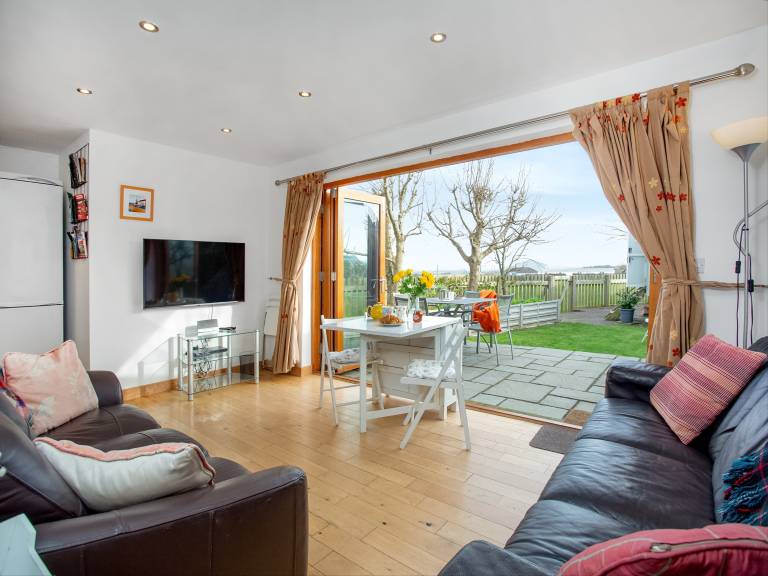 Cottage with yard in Newquay