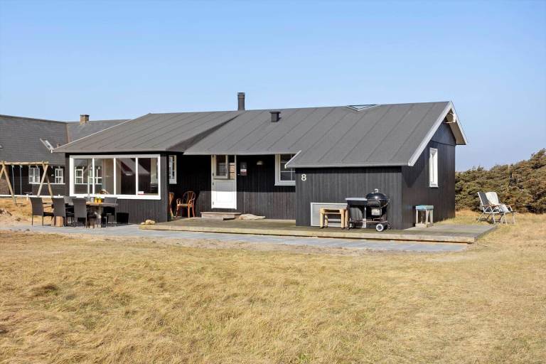 Vacation home with patio & barbeque in Harboore