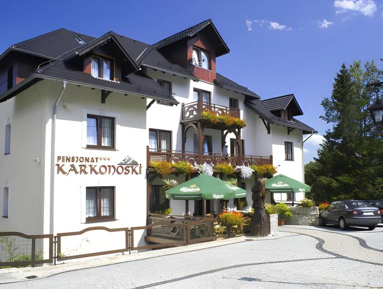 Serviced apartment with pool, jacuzzi & patio in Karpacz