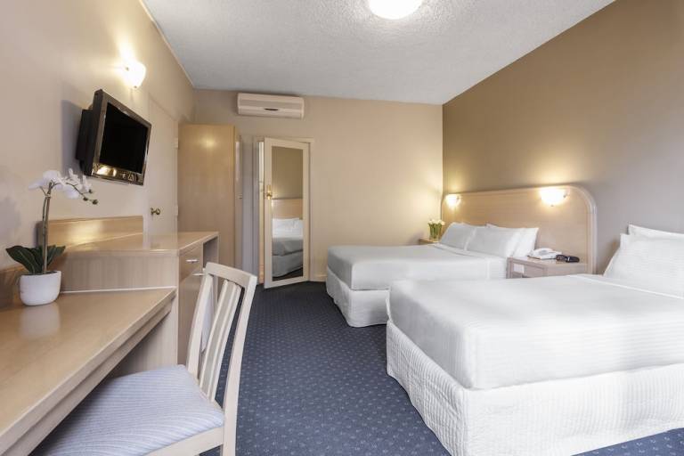 Motel  Croydon North