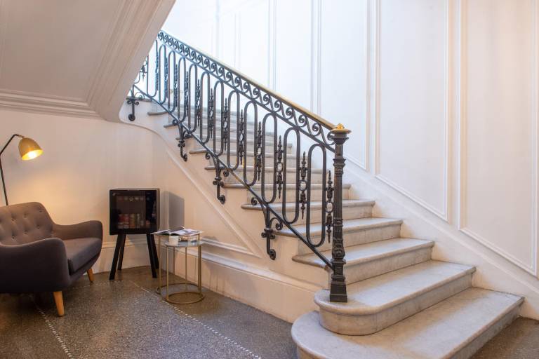 Children-friendly nice serviced apartment with terrace | Near Arc de Triomphe | Dogs allowed in Courbevoie