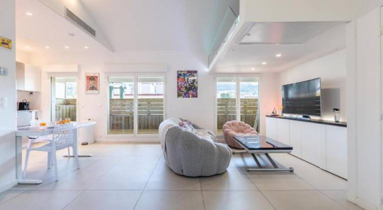 Fully equipped holiday apartment with terrace | Dogs allowed in Cannes