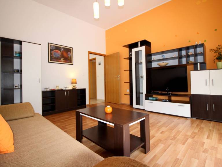 Apartment with yard & terrace | Nature view — photo 5