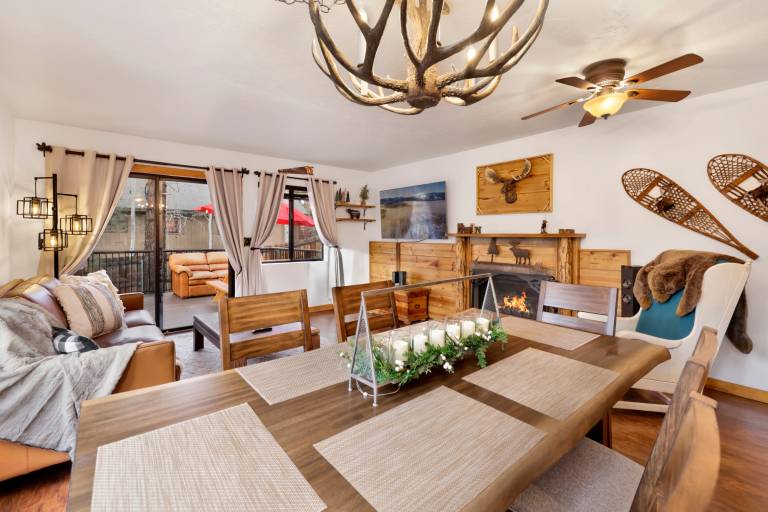 Pet-Friendly Mountain Lodge: 2 En-Suites, Gas Fireplace & Large Deck — photo 5
