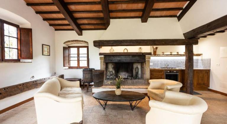 Ample villa with grill, yard & pool | Suitable for remote work | Pets allowed — photo 3