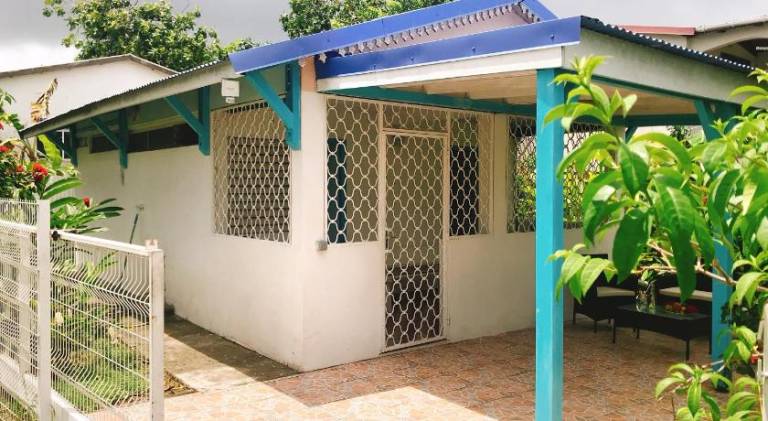 Pleasant house with barbecue, yard & terrace | Close to the beach | Pets allowed in Le Gosier