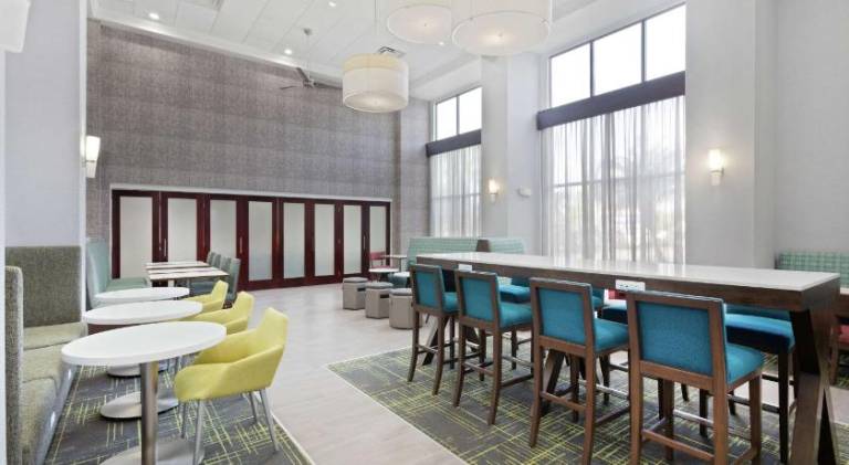 Hampton Inn & Suites Orlando-International Dr. North — photo 3