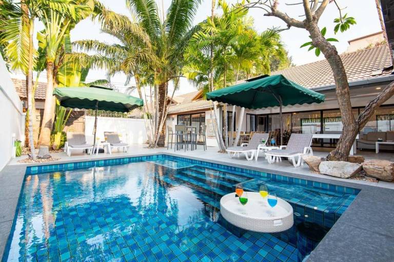House with patio & private pool | Next to Big Buddha | Perfect for remote work | Dogs allowed in Pattaya