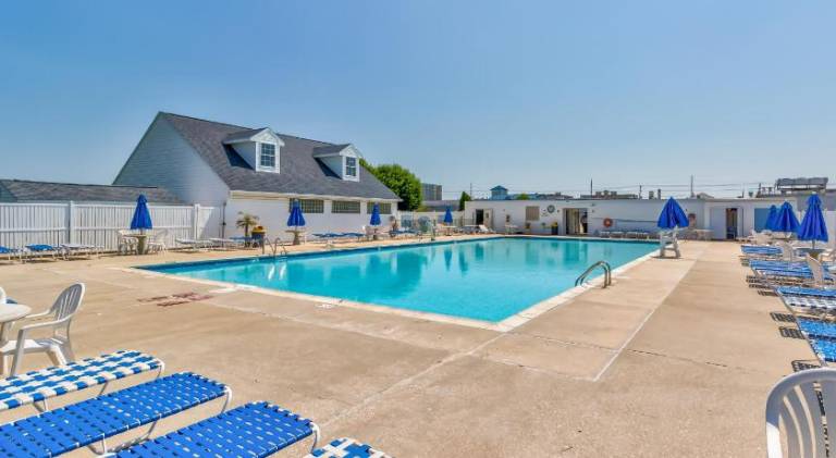 House with pool — photo 5