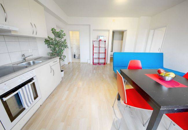 ZH Kuhn Stauffacher HITrental Apartment