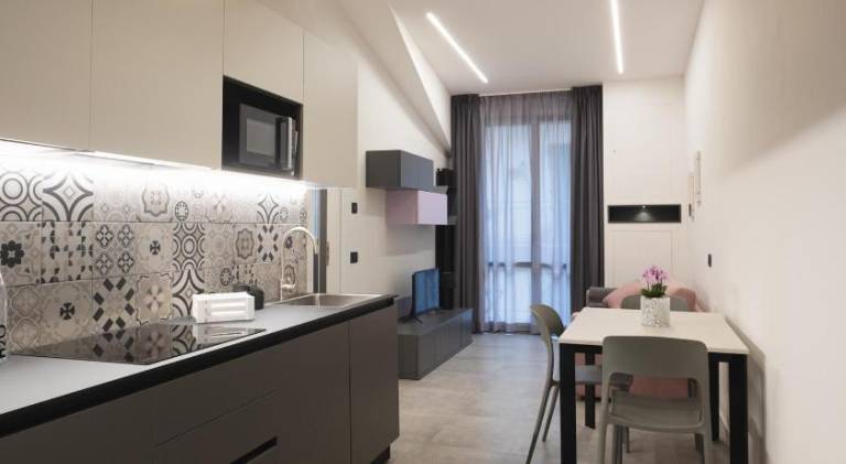 Serviced apartment with sauna, hot tub & patio — photo 3