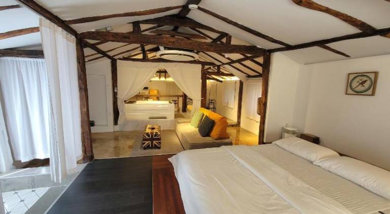 House with jacuzzi, private pool & terrace | Pets are welcome — photo 2