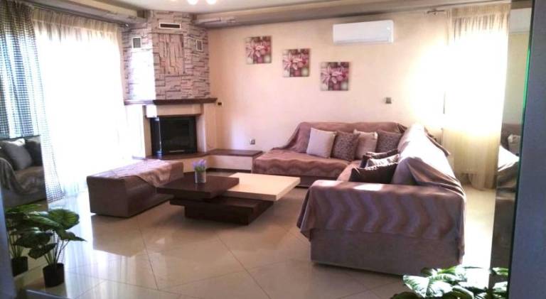 Fully equipped ample rental apartment with jacuzzi & patio | Pet-friendly in Kavala