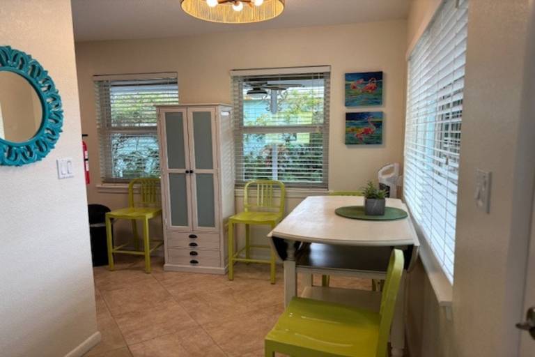 Stuart Cottage II Pet Friendly, Remodeled, close to beach and quaint downtown — photo 5
