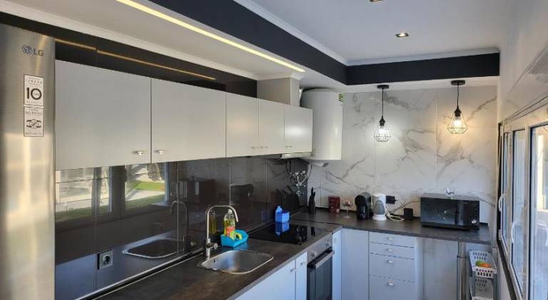 Villa with private pool, yard & terrace | Pets allowed — photo 4
