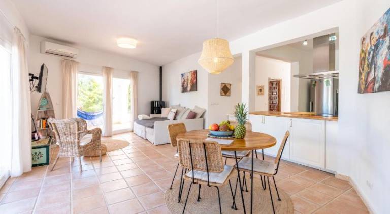 Fully equipped wonderful vacation home with barbeque, terrace & hot tub | Pets are welcome — photo 4