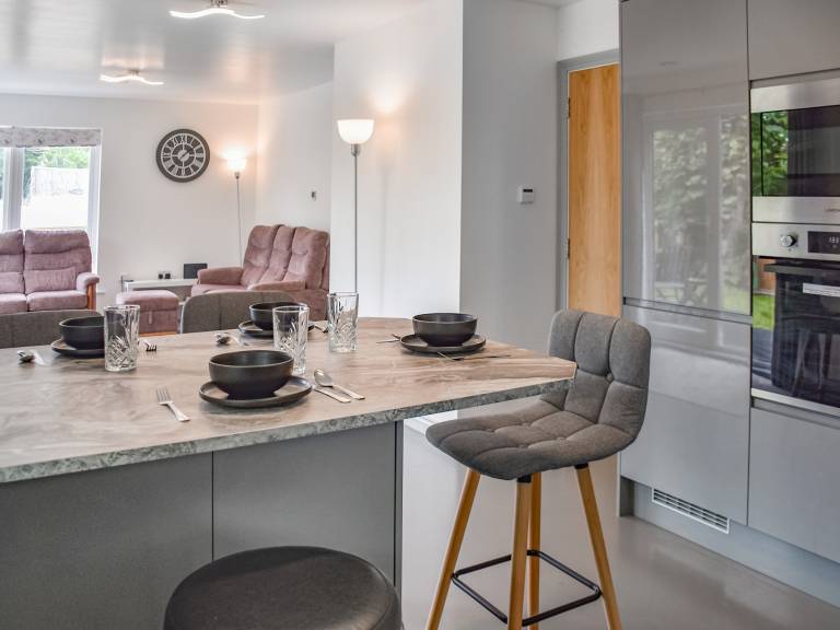 Cottage with yard | River view — photo 4