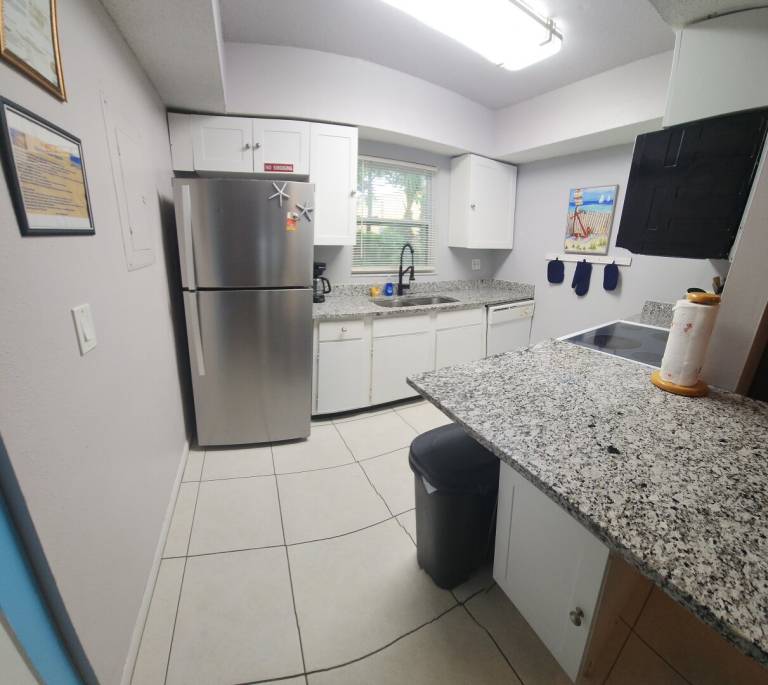 Marion Lane Suites Beach house next to Ron Jons and Beach ramp — photo 3
